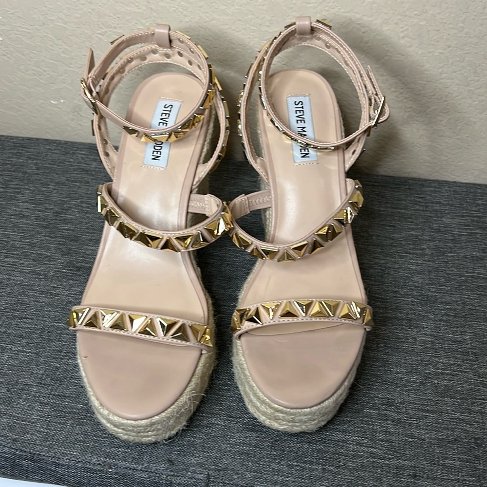 Steve Madden Nude Wedges